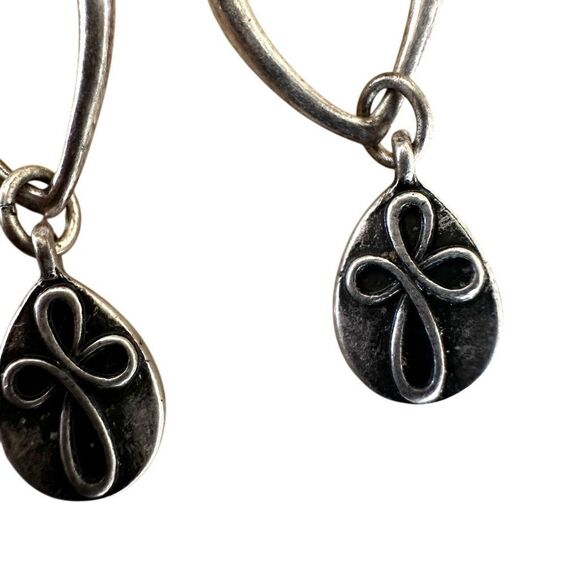 ๐ฟ Boho Reversible Green cross Teardrop Earrings - Picture 3 of 7